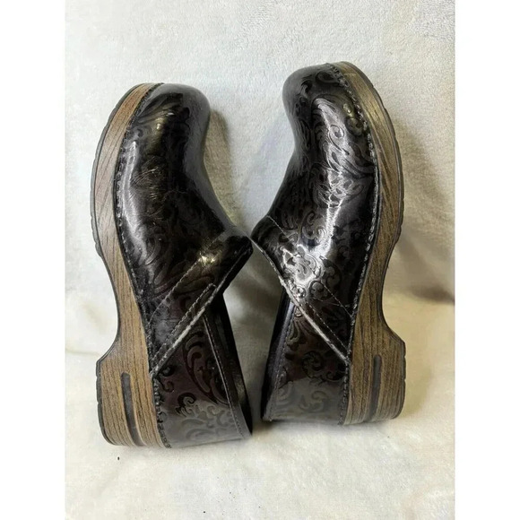 DANSKO Brown Floral Tooled Leather Clogs Shoes Womens US Size 9 EU 42 - Picture 2 of 8